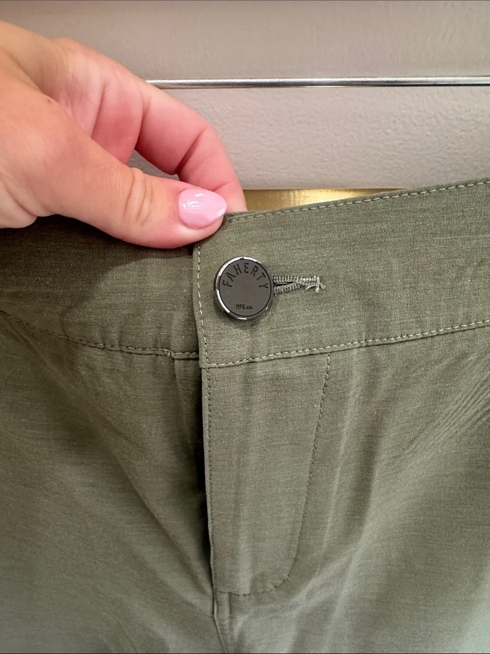 Faherty brand size 38 All Day Shorts Men’s green shorts, quick dry material